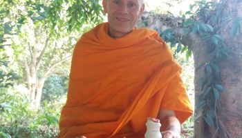 Z życia buddyjskiego mnicha Cezariusza Platty: Ile godzin dziennie mnisi medytują?