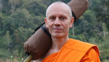 Z życia buddyjskiego mnicha Cezariusza Platty: Komentarze...