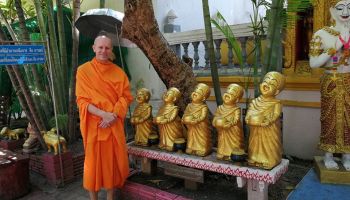 Z życia buddyjskiego mnicha Cezariusza Platty: Czym buddyzm therawady w Tajlandii, różni się od tego w innych krajach Azji?