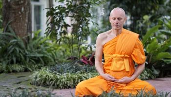 Z życia buddyjskiego mnicha Cezariusza Platty:  Pierwsze miesiące bycia mnichem buddyjskim...
